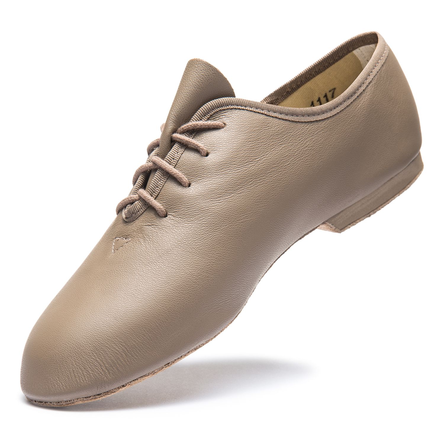Rumpf 1260 Basic II Jazzschuh aus hautfarbenem Leder mit Schnürsenkeln für hohen Tragekomfort, auf weißem Hintergrund.